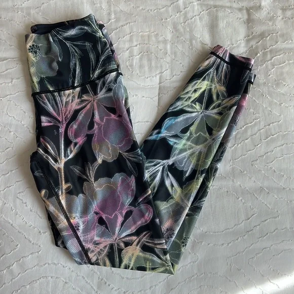 Assorted workout leggings bundle - Picture 4 of 13